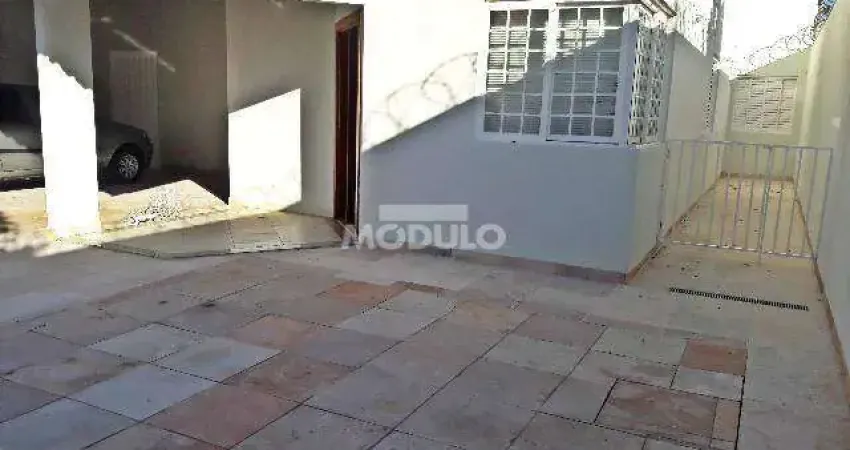 Casa residencial para aluguel, 4 quartos, 2 suítes, cidade jardim - uberlândia/mg
