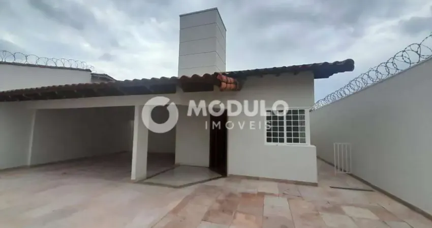 Casa residencial para aluguel, 4 quartos, 2 suítes, cidade jardim - uberlândia/mg