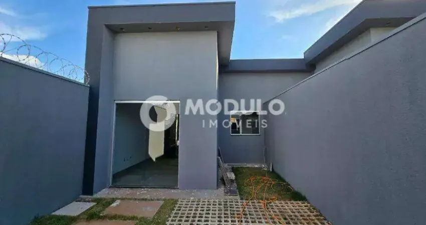 Casa com 3 quartos à venda na Rua Cobertura, --, Laranjeiras, Uberlândia