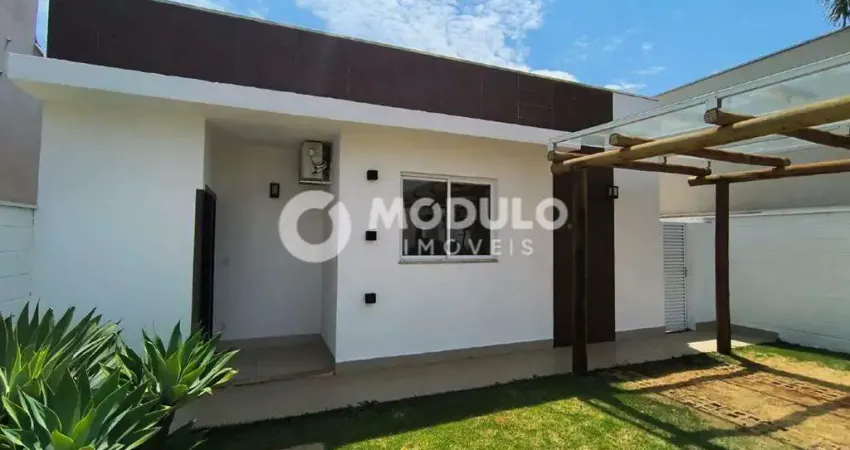 Casa em condomínio fechado com 3 quartos para alugar na Avenida Israel, --, Laranjeiras, Uberlândia