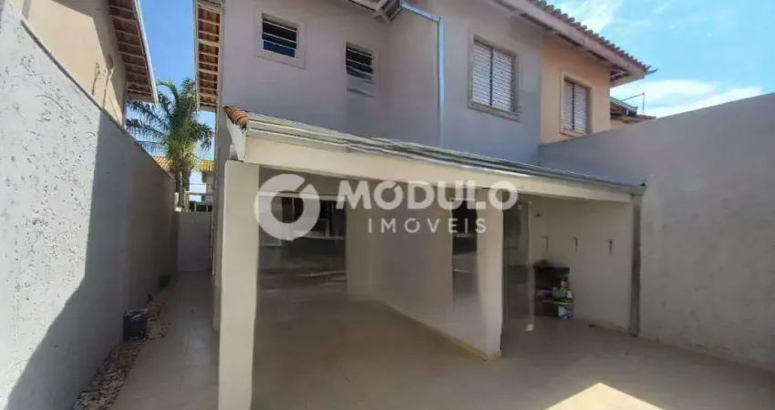 Casa estilo sobrado disponível para locação no bairro jardim sul.