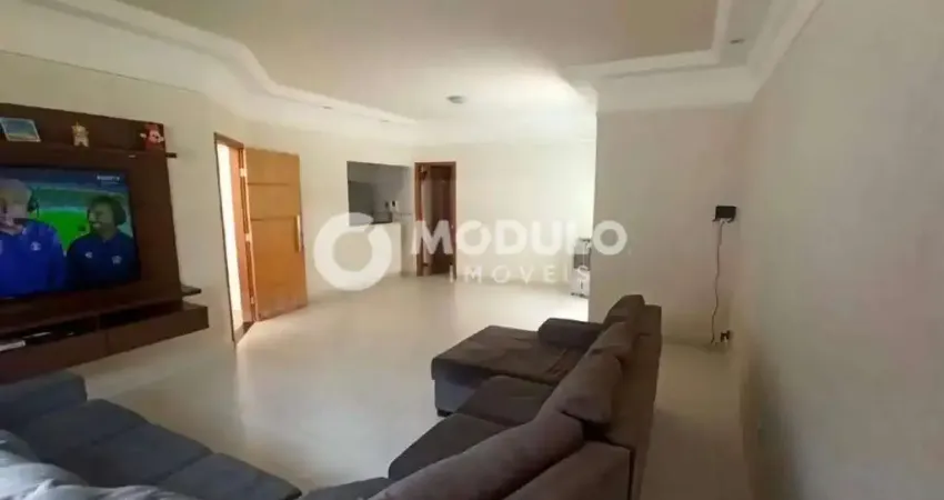 Casa residencial disponível para locação no bairro gravatas.