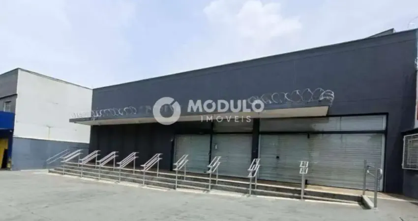 Loja comercial disponível para locação no bairro santa rosa.