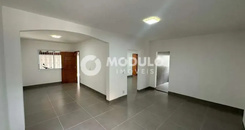 Casa residencial à venda, 4 quartos, 1 suíte, 2 vagas, santa mônica - uberlândia/mg