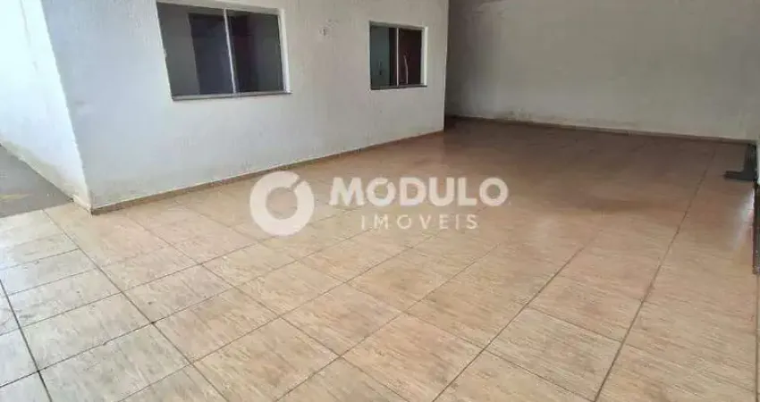 Casa disponível para locação no bairro jardim das palmeiras.