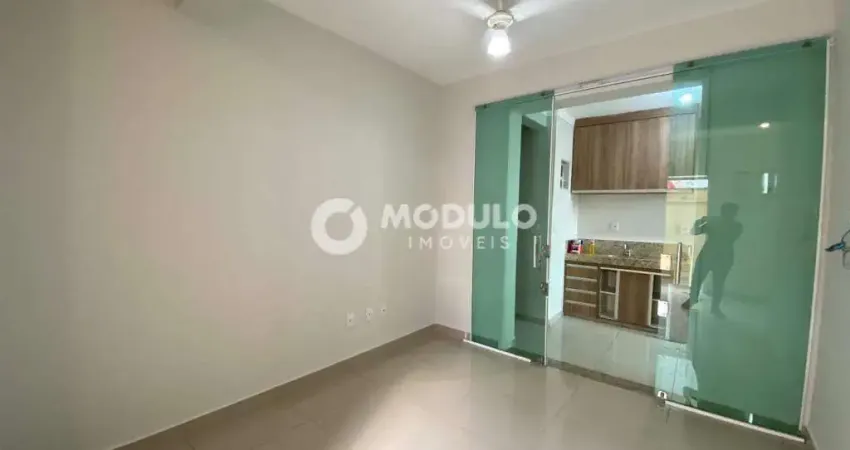 Apartamento disponível para locação no bairro santa mônica.