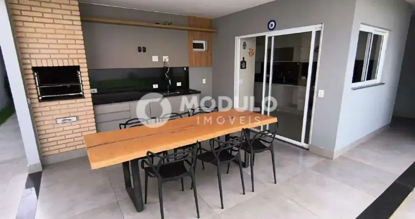 Casa com 3 quartos para alugar na Rua Carvalho de Mendonça, --, Pampulha, Uberlândia