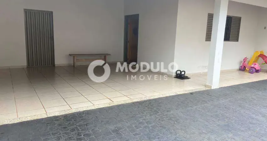 Casa residencial à venda, 3 quartos, 1 suíte, 2 vagas, tibery - uberlândia/mg