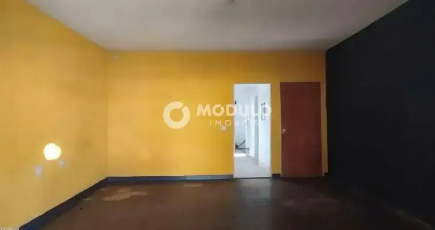 Casa comercial disponível para locação no bairro jardim patrícia.