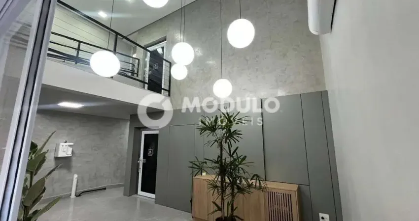 Casa à venda na Avenida João Pinheiro, --, Umuarama, Uberlândia