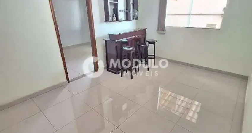 Casa com 3 quartos para alugar na Rua Petrópolis, --, Custódio Pereira, Uberlândia