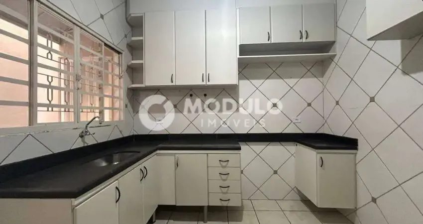 Casa com 3 quartos para alugar na Avenida Estela Saraiva de Peano, --, Jardim Patrícia, Uberlândia