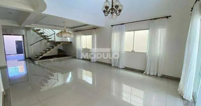 Casa residencial estilo sobrado no bairro morada da colina.