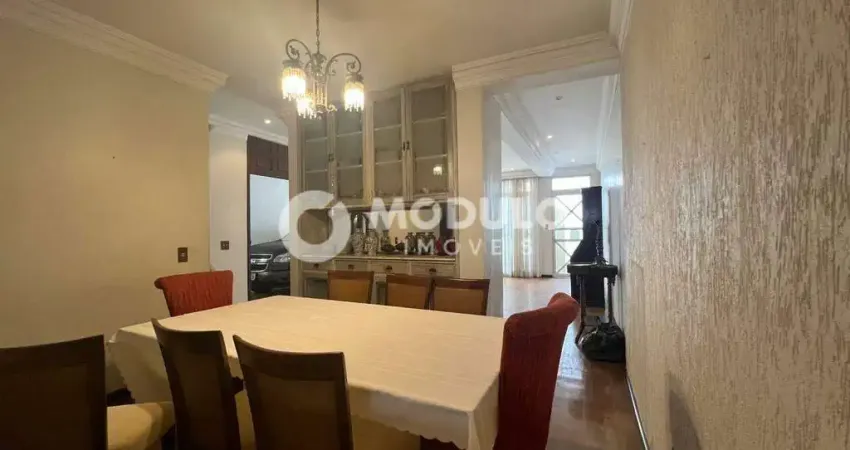 Casa residencial à venda, 3 quartos, 1 suíte, 2 vagas, centro - uberlândia/mg