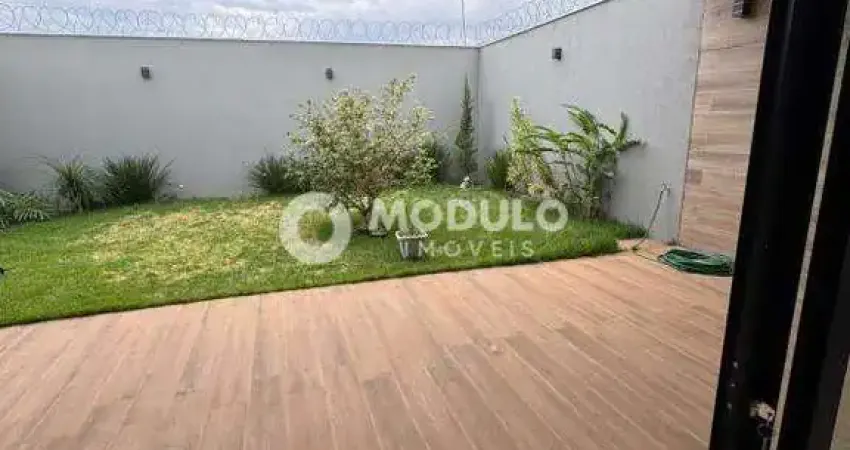 Casa residencial à venda, 3 quartos, 1 suíte, 2 vagas, laranjeiras - uberlândia/mg