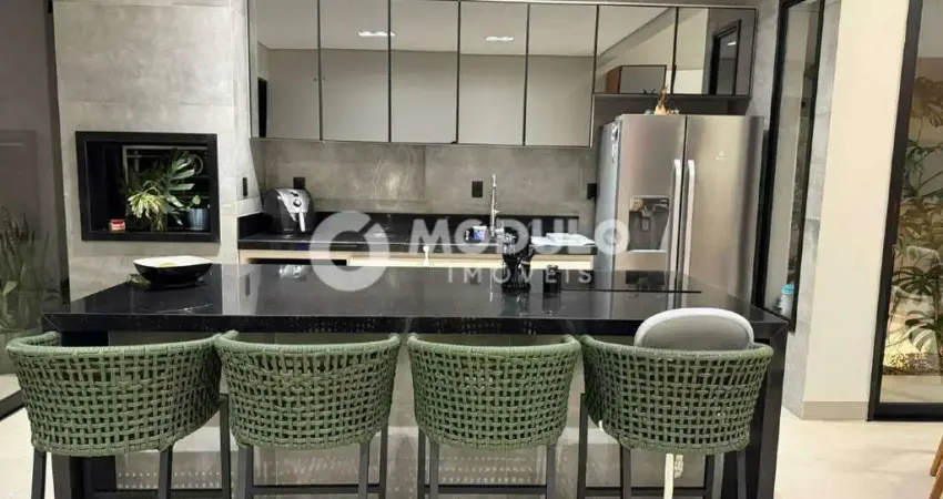 Casa com 3 quartos para alugar na Rua Caule, --, Granada, Uberlândia