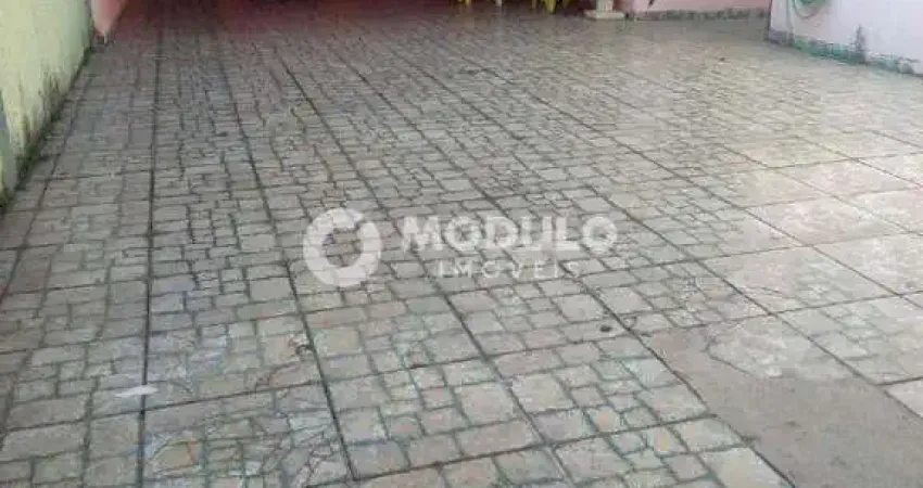 Casa com 5 quartos à venda na Rua Judith Moreira, --, Presidente Roosevelt, Uberlândia