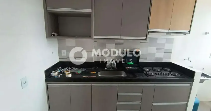 Apartamento com 3 quartos para alugar na Rua Caetés, --, Saraiva, Uberlândia