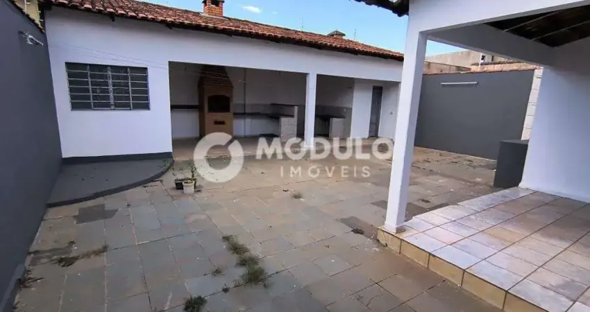 Casa com 3 quartos para alugar na Rua do Jardineiro, --, Planalto, Uberlândia