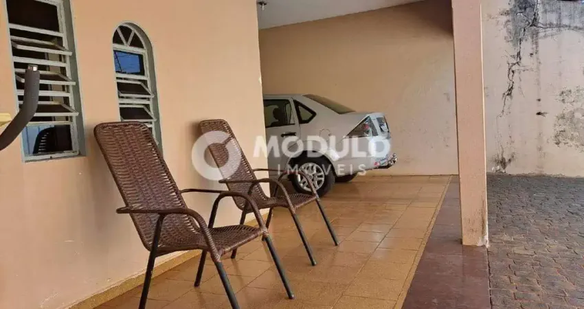 Casa residencial à venda, 3 quartos, 1 suíte, 2 vagas, santa mônica - uberlândia/mg