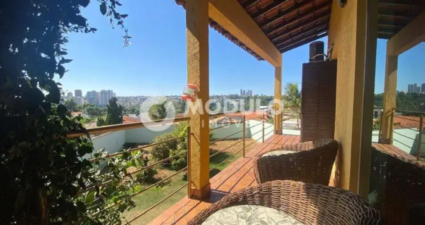 Sobrado à venda, 3 quartos, 3 suítes, 6 vagas, cidade jardim - uberlândia/mg