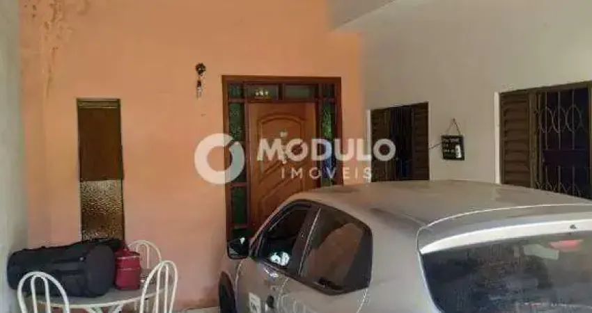 Casa residencial à venda, 3 quartos, 2 vagas, santa mônica - uberlândia/mg