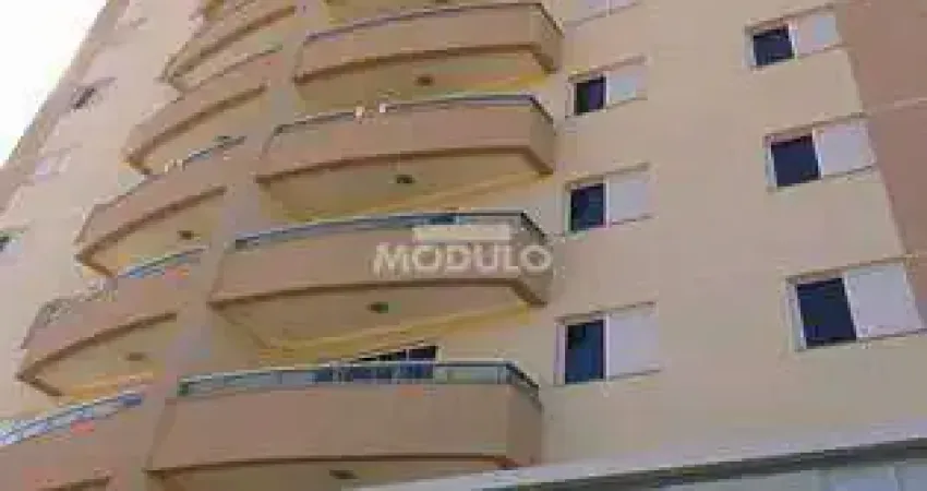 Apartamento com 3 quartos para alugar na Rua Paraná, --, Brasil, Uberlândia