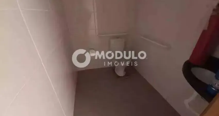 Loja comercial disponivel para locação no bairro shopping park.