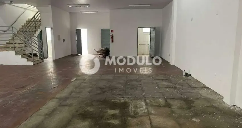 Galpão comercial disponivel para locação no bairro jardim patricia.