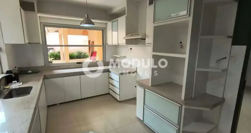 Casa comercial disponivel para locação no bairro morada da colina.