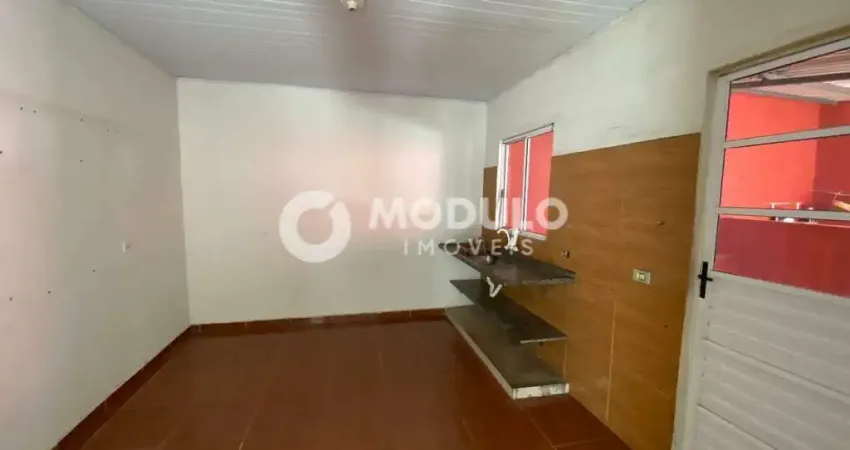 Casa com 2 quartos para alugar na Rua do Tapiti, --, Residencial Pequis, Uberlândia