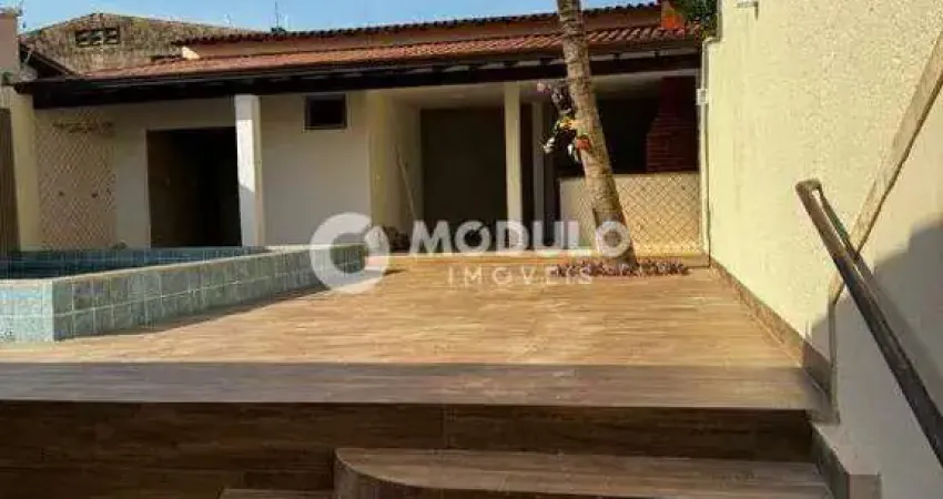 Casa residencial à venda, 4 quartos, 2 suítes, 2 vagas, marta helena - uberlândia/mg