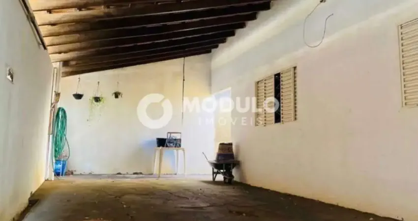 Casa residencial à venda, 3 quartos, 3 vagas, santa mônica - uberlândia/mg