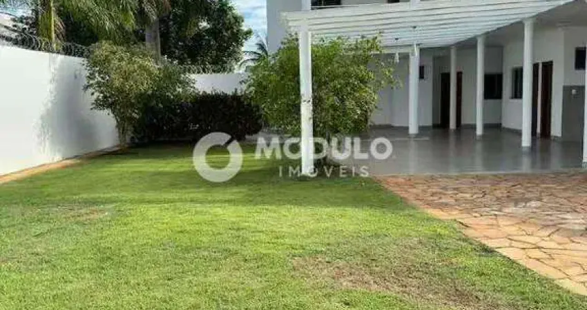 Sobrado à venda, 3 quartos, 2 suítes, 4 vagas, jardim karaiba - uberlândia/mg