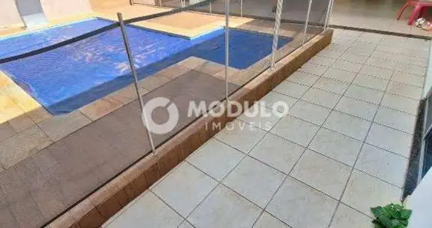 Casa com 4 quartos para alugar na Avenida Salomão Abrahão, --, Santa Mônica, Uberlândia