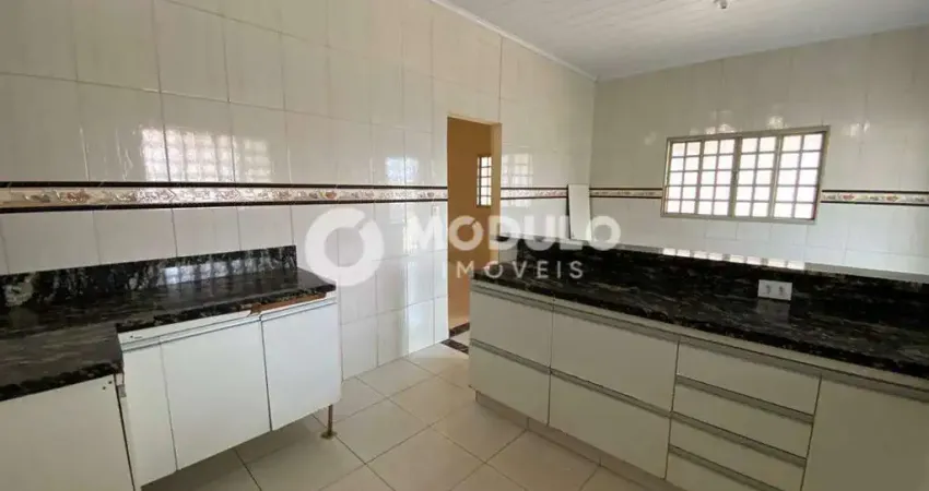 Casa com 3 quartos para alugar na Rua Arlindo Gomes Rodrigues, --, Santa Mônica, Uberlândia