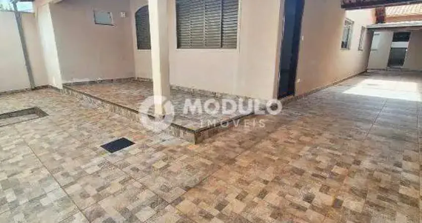 Casa com 4 quartos para alugar na Rua JoãodeBarro, --, Cidade Jardim, Uberlândia
