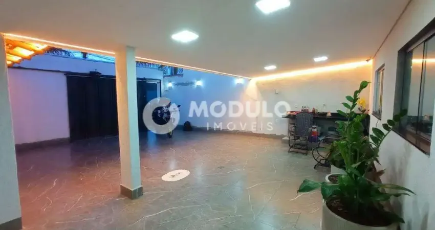 Casa residencial à venda, 2 quartos, 3 vagas, alto umuarama - uberlândia/mg