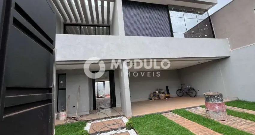 Casa residencial à venda, 3 quartos, 3 suítes, 4 vagas, novo mundo - uberlândia/mg