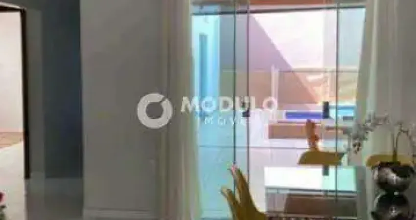 Casa residencial à venda, 4 quartos, 2 suítes, santa mônica - uberlândia/mg