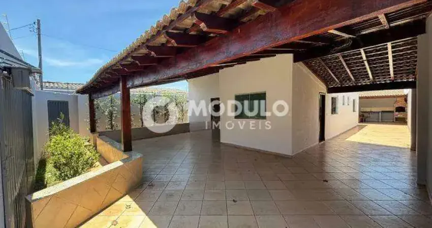 Casa com 4 quartos para alugar na Rua Célio Pontes, --, São Jorge, Uberlândia