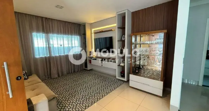 Casa com 3 quartos para alugar na Rua Barão de Ouro Preto, --, Pampulha, Uberlândia