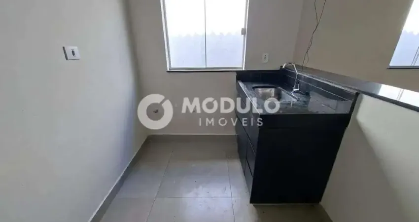 Casa residencial disponível para locação no bairro tubalina.