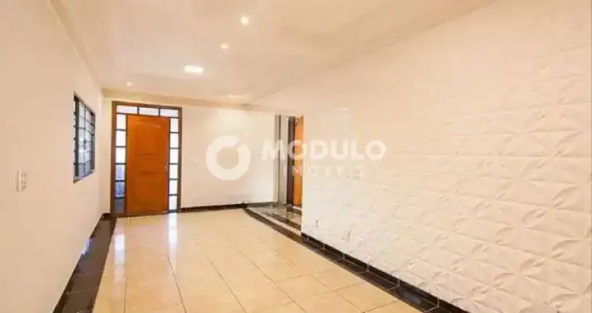 Casa com 4 quartos para alugar na Rua da Costureira, --, Planalto, Uberlândia