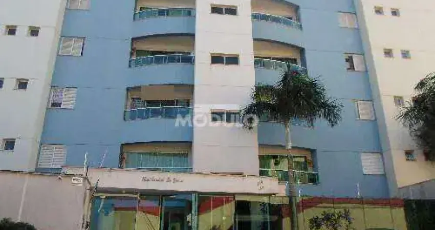 Apartamento com 4 quartos para alugar na Rua Sapucaí, --, Copacabana, Uberlândia