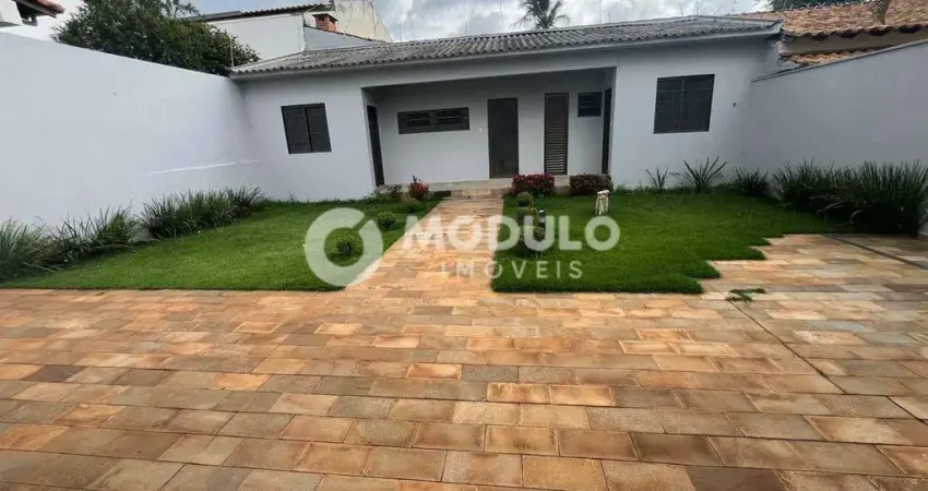Casa residencial à venda, 3 quartos, 2 suítes, 5 vagas, cidade jardim - uberlândia/mg
