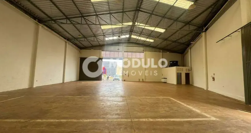 Galpão/depósito/barracão à venda, 4 vagas, aclimação - uberlândia/mg