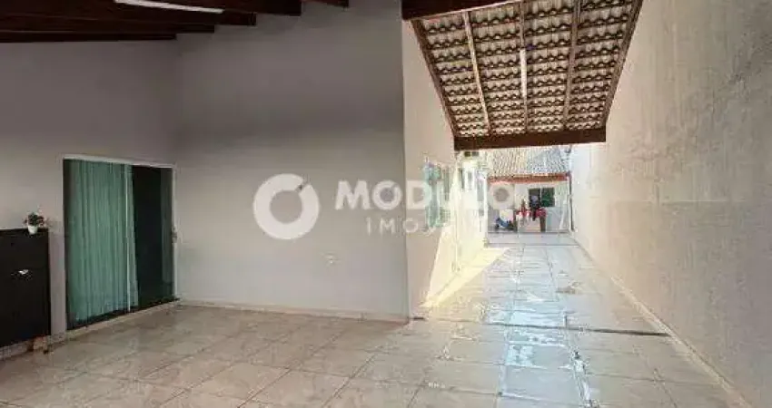 Casa residencial à venda, 2 quartos, 1 suíte, 5 vagas, residencial gramado - uberlândia/mg
