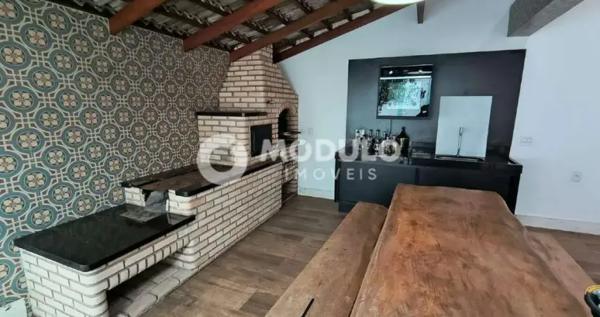 Casa com 3 quartos para alugar na Rua Jandyro Vilela de Freitas, --, Vigilato Pereira, Uberlândia