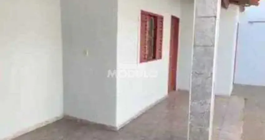 Casa com 4 quartos para alugar na Rua Afonso Lourenço, --, Granada, Uberlândia